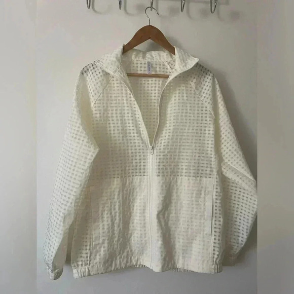Fabletics Cleo lightweight gingham windbreaker in excellent worn condition š©¶ - Picture 2 of 8